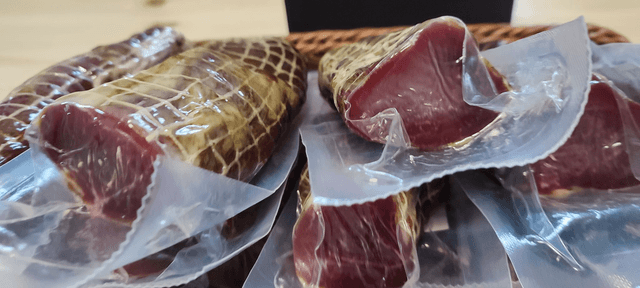 Lot grosse Pièce + 2 Saucissons ou Fuets 